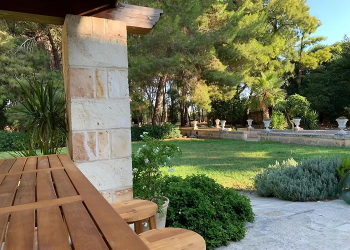Bed and Breakfast Palazzo de Carlo e il parco dei 7 pozzi Lecce